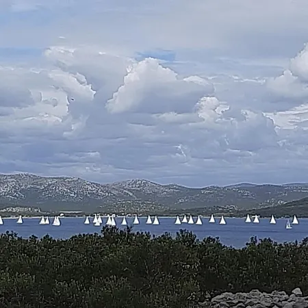 Breaking The Waves Art House Вилла