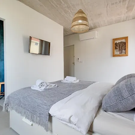 Villa Breaking The Waves Art House