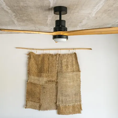 Вилла Breaking The Waves Art House Езера