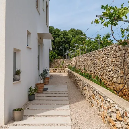 Breaking The Waves Art House