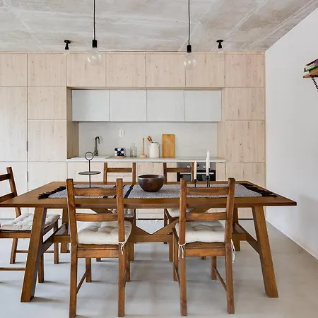 Вилла Breaking The Waves Art House *