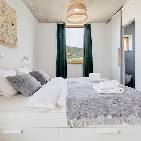 Breaking The Waves Art House Villa *