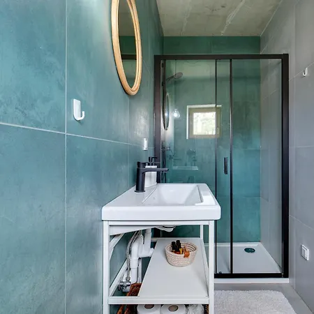 Breaking The Waves Art House Езера