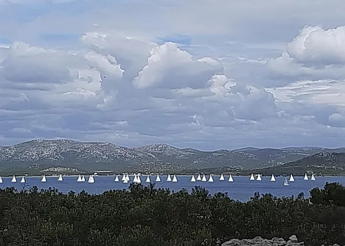 Breaking The Waves Art House Villa