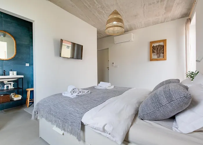 Villa Breaking The Waves Art House