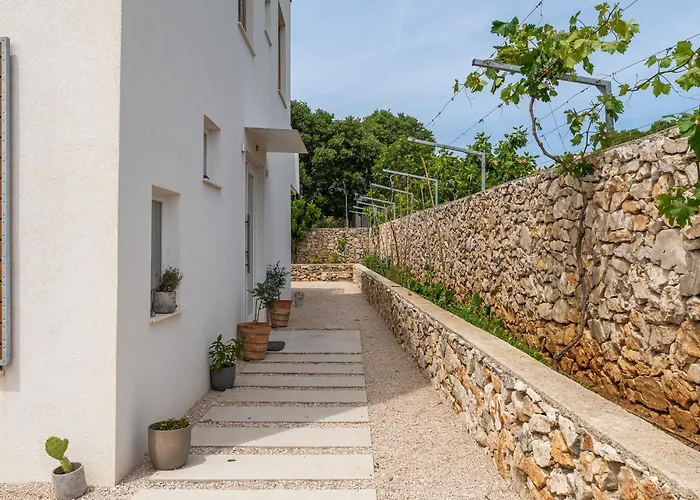 Breaking The Waves Art House