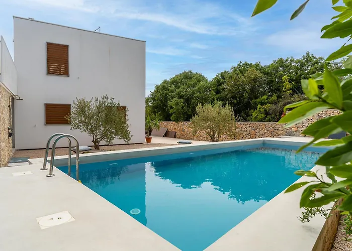 Breaking The Waves Art House Villa