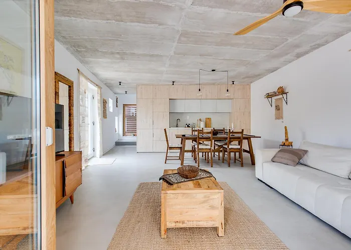 Villa Breaking The Waves Art House