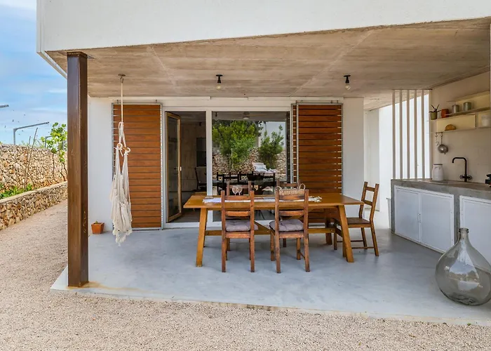 Breaking The Waves Art House Villa *