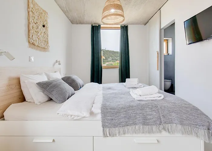 Breaking The Waves Art House Villa *